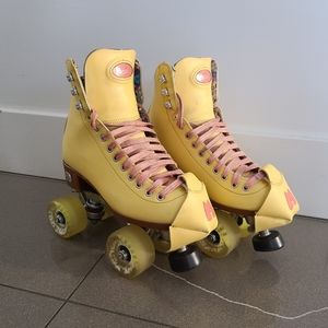 Moxi Beach Bunny Roller Skates